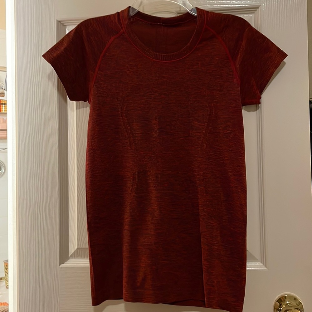 Lululemon run swiftly shirt size 8